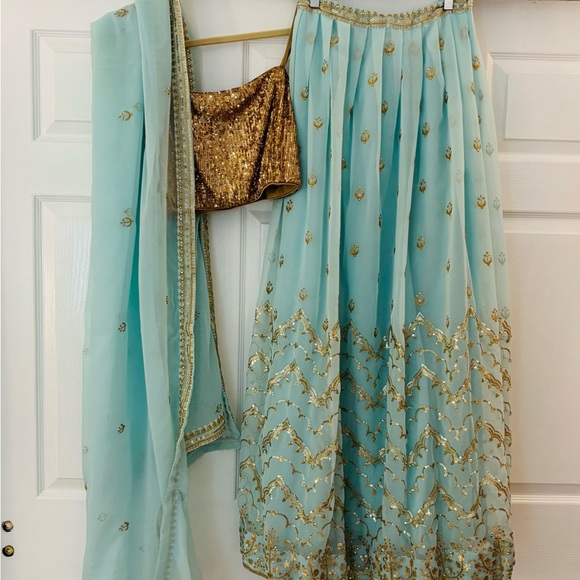 Blue and gold lehenga set - Picture 11 of 11